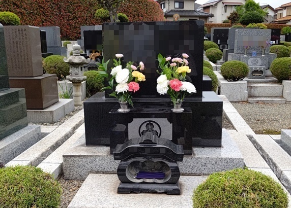 墓前.jpg